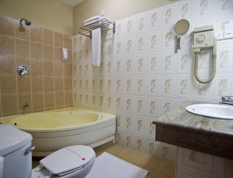 Omega Inn Коломбо Екстериор снимка